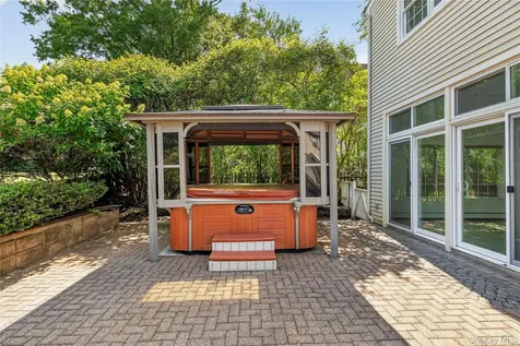 67 Topland Road White Plains NY 10605