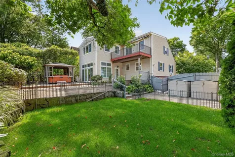 67 Topland Road White Plains NY 10605