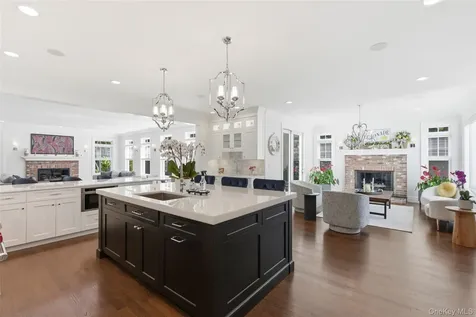 77 Mud Road Setauket NY 11733