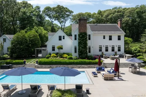 77 Mud Road Setauket NY 11733