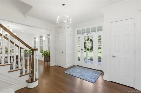 77 Mud Road Setauket NY 11733