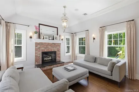 77 Mud Road Setauket NY 11733