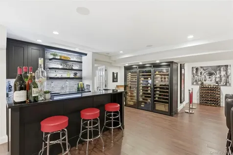 77 Mud Road Setauket NY 11733