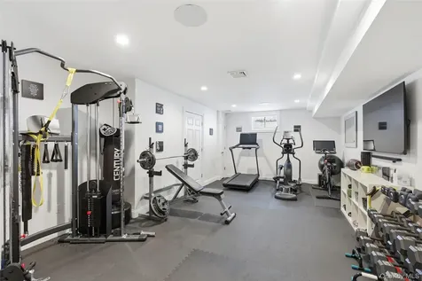 77 Mud Road Setauket NY 11733