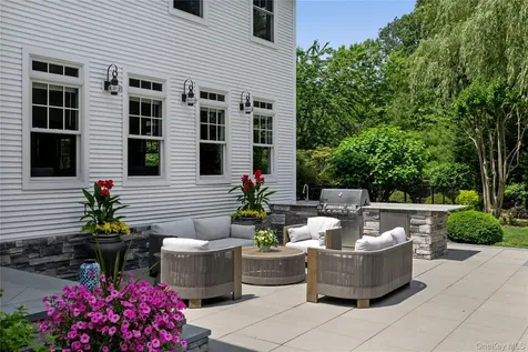 77 Mud Road Setauket NY 11733