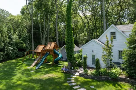 77 Mud Road Setauket NY 11733
