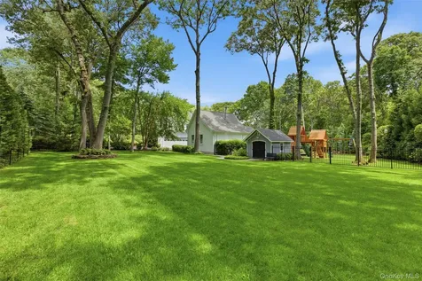 77 Mud Road Setauket NY 11733