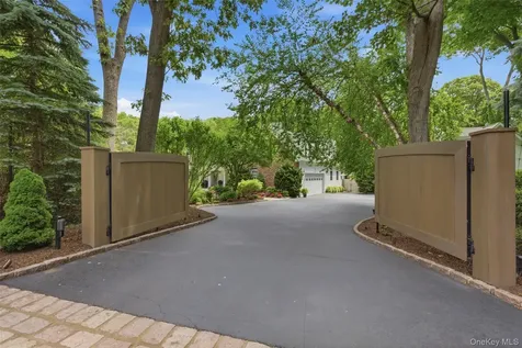 77 Mud Road Setauket NY 11733