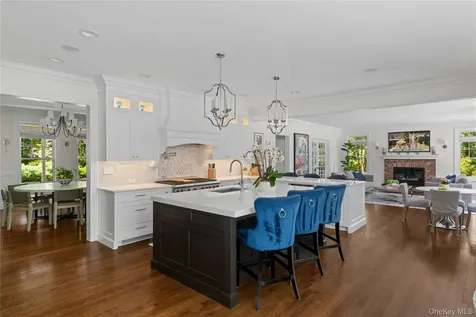 77 Mud Road Setauket NY 11733