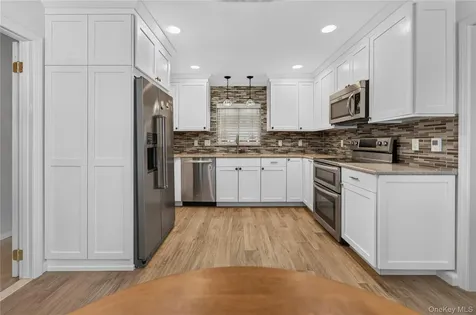 261 Hallock Road Stony Brook NY 11790