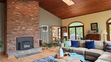 40 Kleinekill Drive New Paltz NY 12561