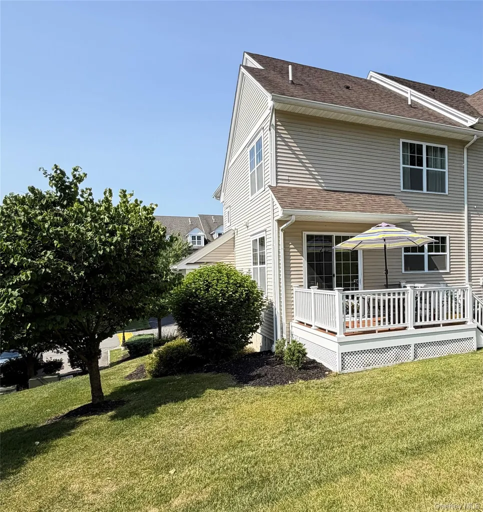 2012 Hawthorn Way New Windsor NY 12553