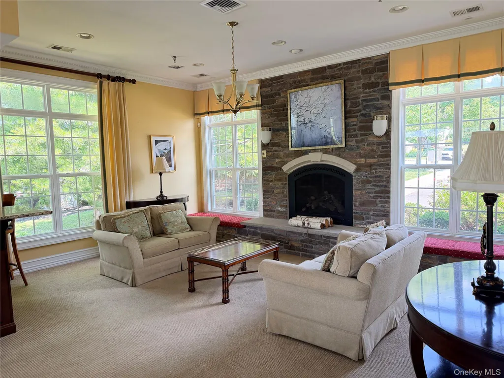 2012 Hawthorn Way New Windsor NY 12553