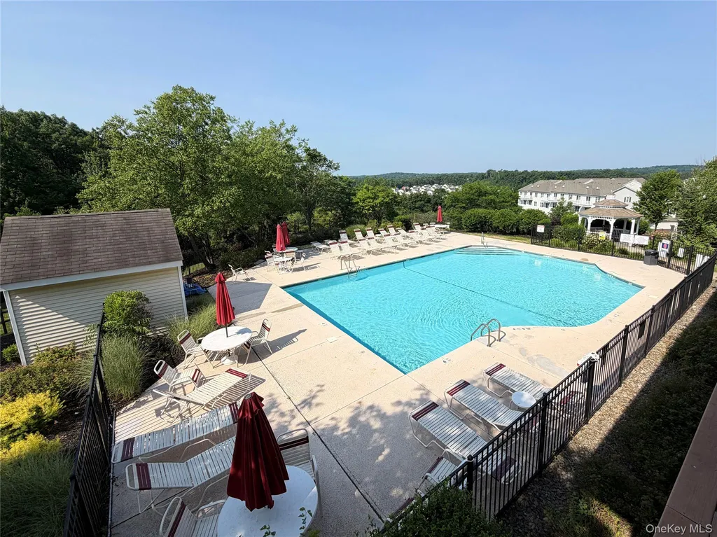 2012 Hawthorn Way New Windsor NY 12553