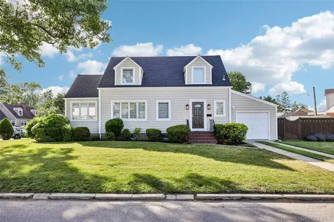 1660 Fenimore Road Hewlett NY 11557