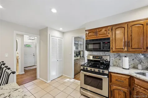 1660 Fenimore Road Hewlett NY 11557
