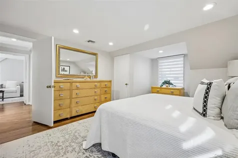 1660 Fenimore Road Hewlett NY 11557