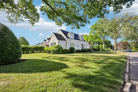 1660 Fenimore Road Hewlett NY 11557