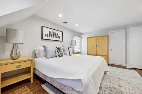 1660 Fenimore Road Hewlett NY 11557