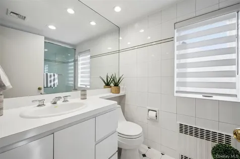 1660 Fenimore Road Hewlett NY 11557
