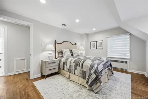 1660 Fenimore Road Hewlett NY 11557