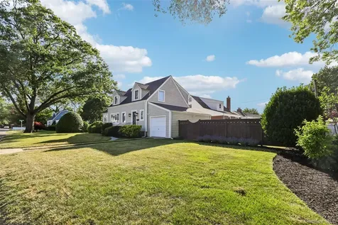 1660 Fenimore Road Hewlett NY 11557