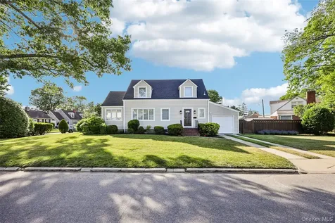 1660 Fenimore Road Hewlett NY 11557