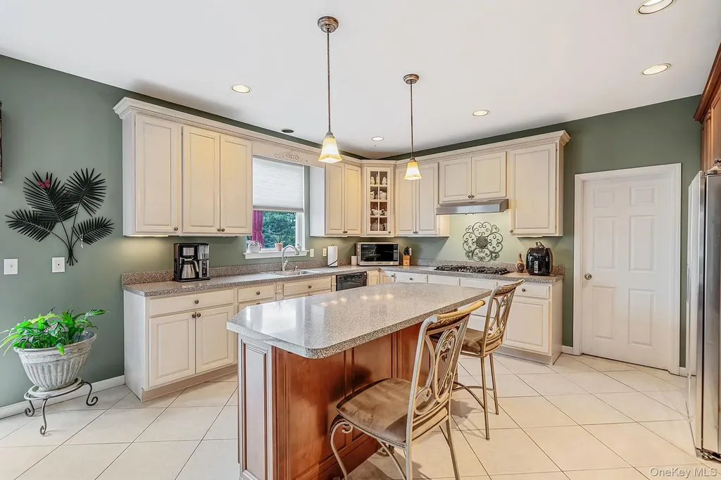 6 Westover Court Shoreham NY 11786