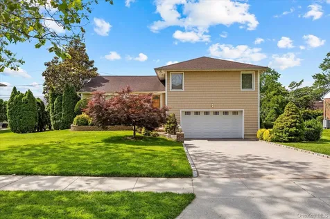 228 Robby Lane Manhasset Hills NY 11040