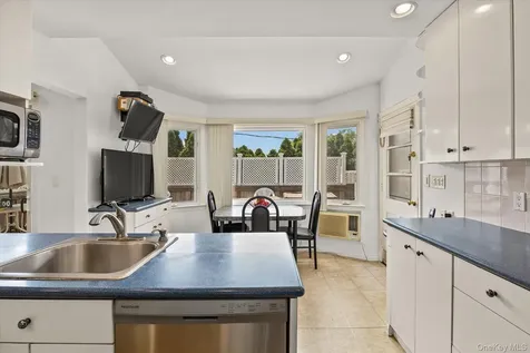 228 Robby Lane Manhasset Hills NY 11040