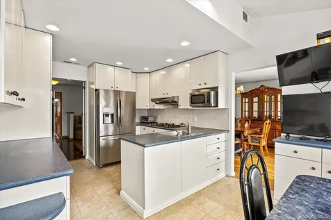 228 Robby Lane Manhasset Hills NY 11040