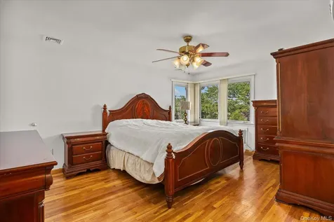 228 Robby Lane Manhasset Hills NY 11040