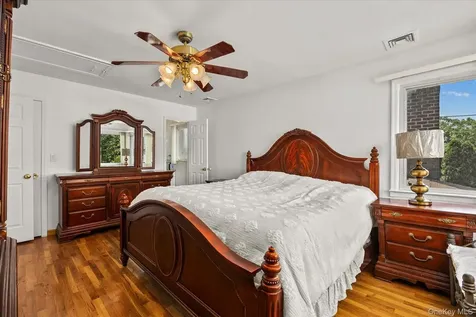 228 Robby Lane Manhasset Hills NY 11040