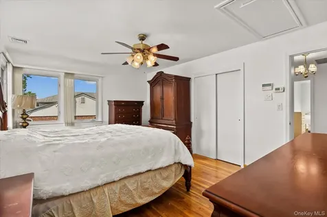 228 Robby Lane Manhasset Hills NY 11040
