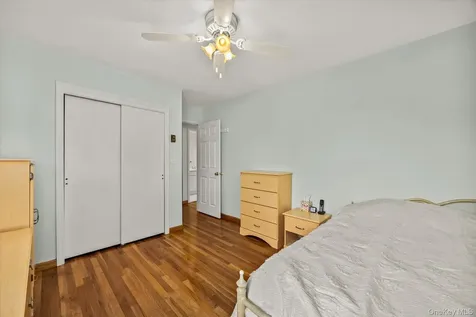 228 Robby Lane Manhasset Hills NY 11040