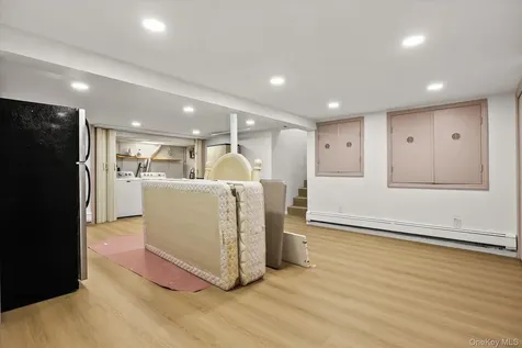 228 Robby Lane Manhasset Hills NY 11040