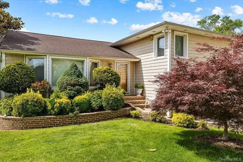 228 Robby Lane Manhasset Hills NY 11040