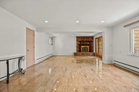 228 Robby Lane Manhasset Hills NY 11040