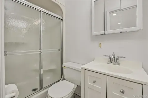 228 Robby Lane Manhasset Hills NY 11040