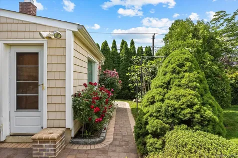 228 Robby Lane Manhasset Hills NY 11040
