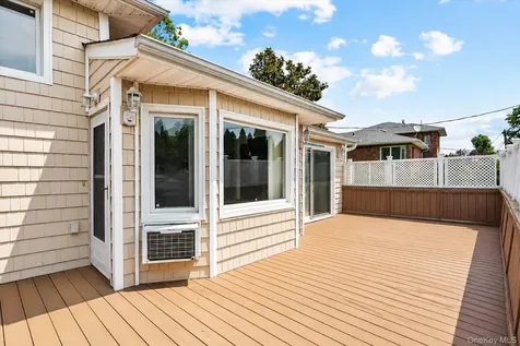 228 Robby Lane Manhasset Hills NY 11040