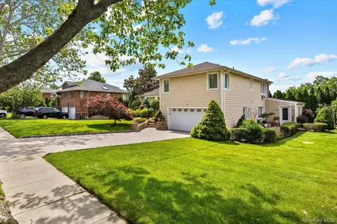 228 Robby Lane Manhasset Hills NY 11040