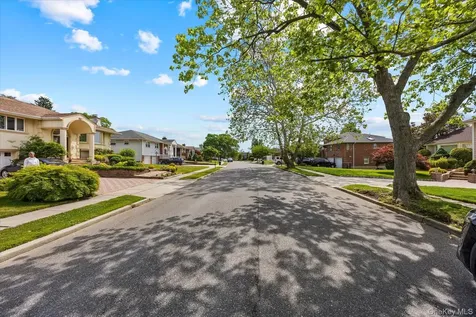 228 Robby Lane Manhasset Hills NY 11040