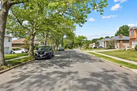 228 Robby Lane Manhasset Hills NY 11040