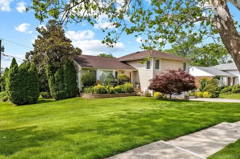 228 Robby Lane Manhasset Hills NY 11040