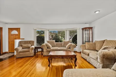 228 Robby Lane Manhasset Hills NY 11040