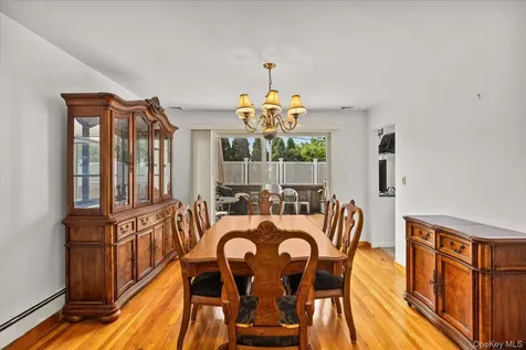 228 Robby Lane Manhasset Hills NY 11040