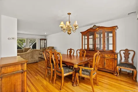 228 Robby Lane Manhasset Hills NY 11040