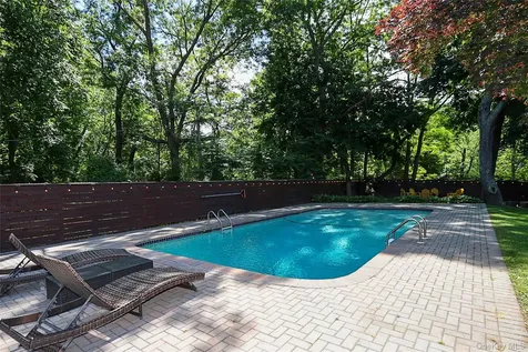 273 Sugar Toms Lane East Norwich NY 11732