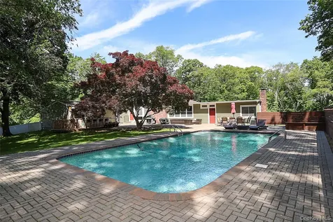 273 Sugar Toms Lane East Norwich NY 11732